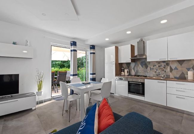 Ferienwohnung in Vintijan - Villa Vintiana – Gemeinschaftspool, 1 Schlafzimmer Ferienwohnung in Vintijan - Villa Vintiana – Gemeinschaftspool, 1 Schlafzimmer