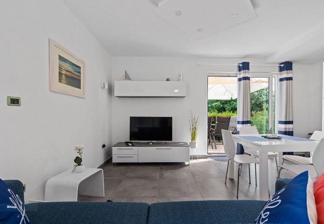 Ferienwohnung in Vintijan - Villa Vintiana – Gemeinschaftspool, 1 Schlafzimmer Ferienwohnung in Vintijan - Villa Vintiana – Gemeinschaftspool, 1 Schlafzimmer