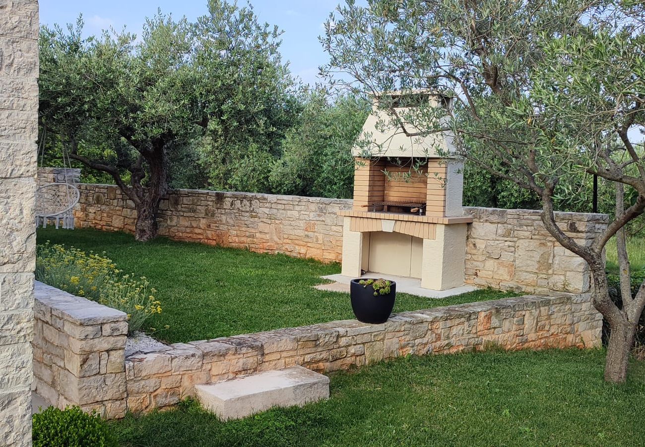 Villa in Mali Vareški - Villa Silentio mit Whirlpool und Pool