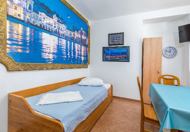 Ferienwohnung in Cres - Glückliches Inselleben - Lungomare Trieste Ferienwohnung in Cres - Glückliches Inselleben - Lungomare Trieste