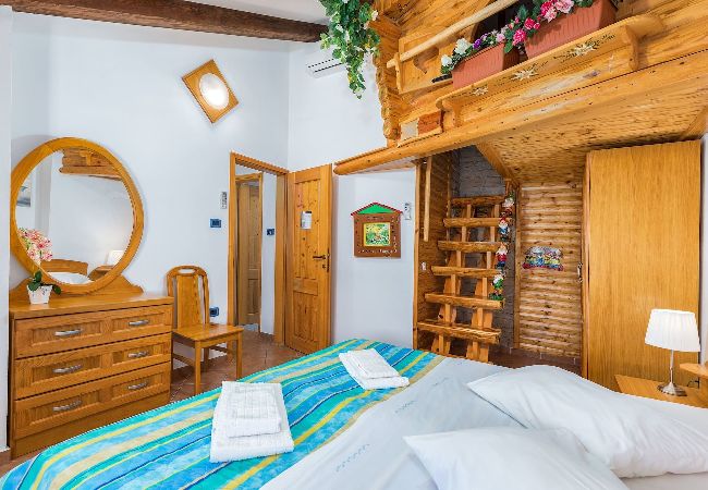 Ferienwohnung in Cres - Glückliches Inselleben - Lungomare Trieste Ferienwohnung in Cres - Glückliches Inselleben - Lungomare Trieste