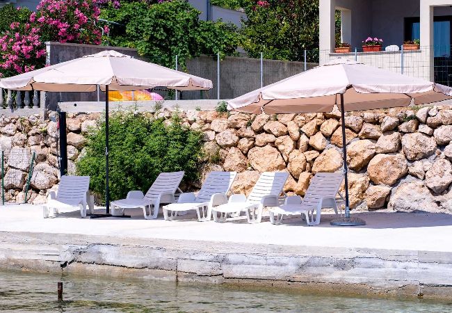 Ferienwohnung in Supetarska Draga - Villa Gulli - Apartment Blue mit Privatstrand Ferienwohnung in Supetarska Draga - Villa Gulli - Apartment Blue mit Privatstrand