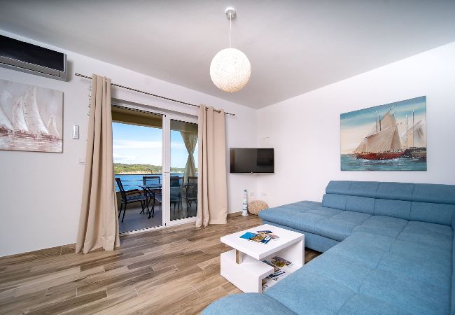 Ferienwohnung in Supetarska Draga - Villa Gulli - Apartment Blue mit Privatstrand Ferienwohnung in Supetarska Draga - Villa Gulli - Apartment Blue mit Privatstrand