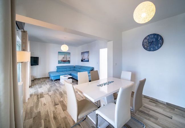 Ferienwohnung in Supetarska Draga - Villa Gulli - Apartment Blue mit Privatstrand Ferienwohnung in Supetarska Draga - Villa Gulli - Apartment Blue mit Privatstrand