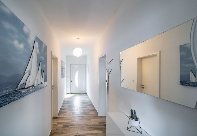 Ferienwohnung in Supetarska Draga - Villa Gulli - Apartment Blue mit Privatstrand Ferienwohnung in Supetarska Draga - Villa Gulli - Apartment Blue mit Privatstrand