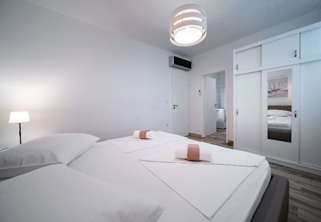 Ferienwohnung in Supetarska Draga - Villa Gulli - Apartment Blue mit Privatstrand Ferienwohnung in Supetarska Draga - Villa Gulli - Apartment Blue mit Privatstrand