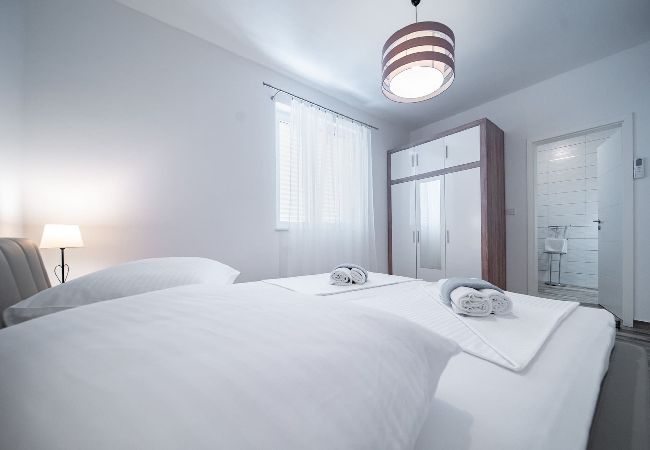 Ferienwohnung in Supetarska Draga - Villa Gulli - Apartment Blue mit Privatstrand Ferienwohnung in Supetarska Draga - Villa Gulli - Apartment Blue mit Privatstrand