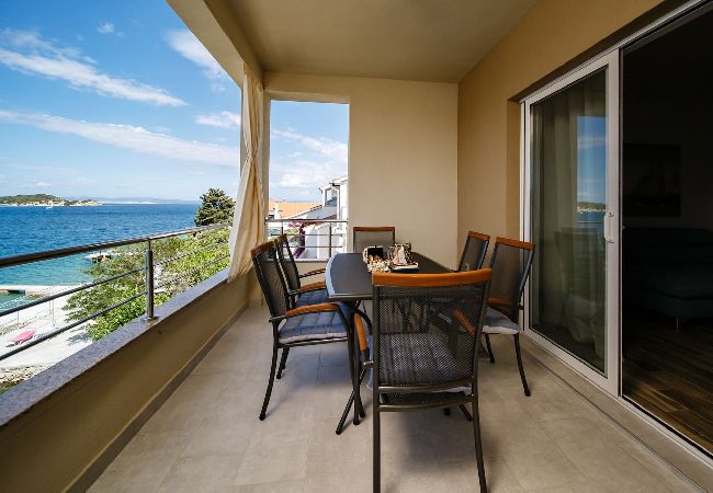 Ferienwohnung in Supetarska Draga - Villa Gulli - Apartment Blue mit Privatstrand Ferienwohnung in Supetarska Draga - Villa Gulli - Apartment Blue mit Privatstrand