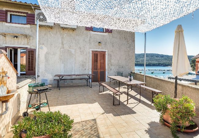 Ferienwohnung in Cres - Cres – Die glückliche Insel – Lungomare Varazdin Ferienwohnung in Cres - Cres – Die glückliche Insel – Lungomare Varazdin