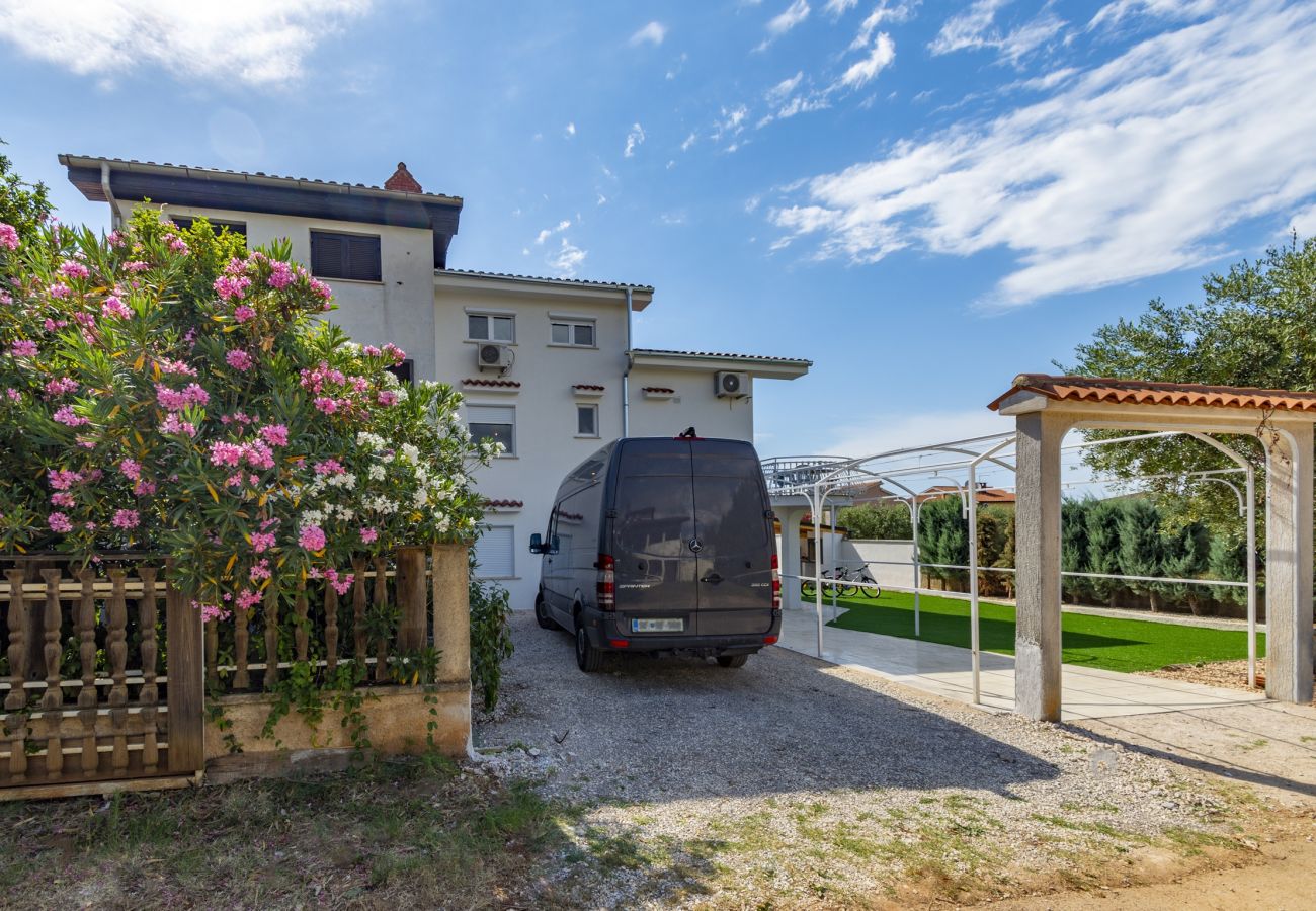 Villa in Kukci - Entspannende Villa in der Nähe von Porec - Susanne