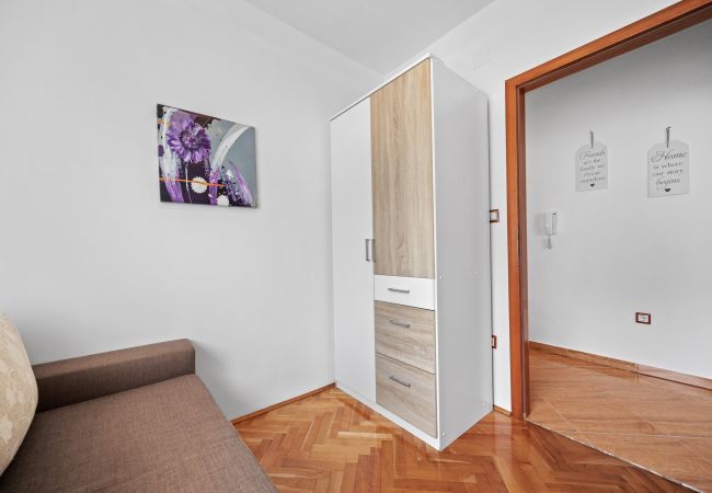 Ferienwohnung in Kampor - Meerblick, Familienurlaub – FeWo Neda Ruzmarin Ferienwohnung in Kampor - Meerblick, Familienurlaub – FeWo Neda Ruzmarin