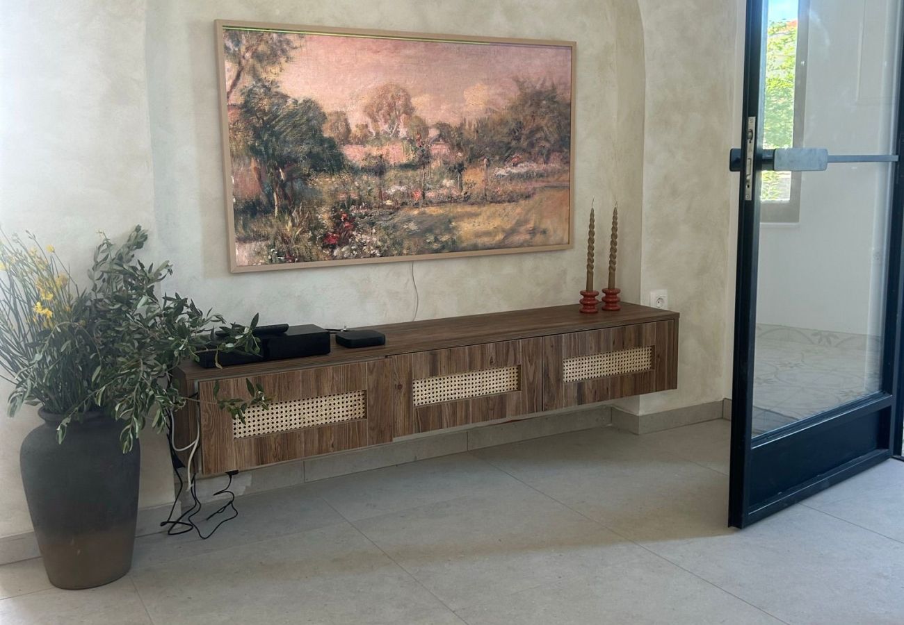 Villa in Bilice - Villa Marantik - Haus mit vier Schlafzimmern und Swimmingpool