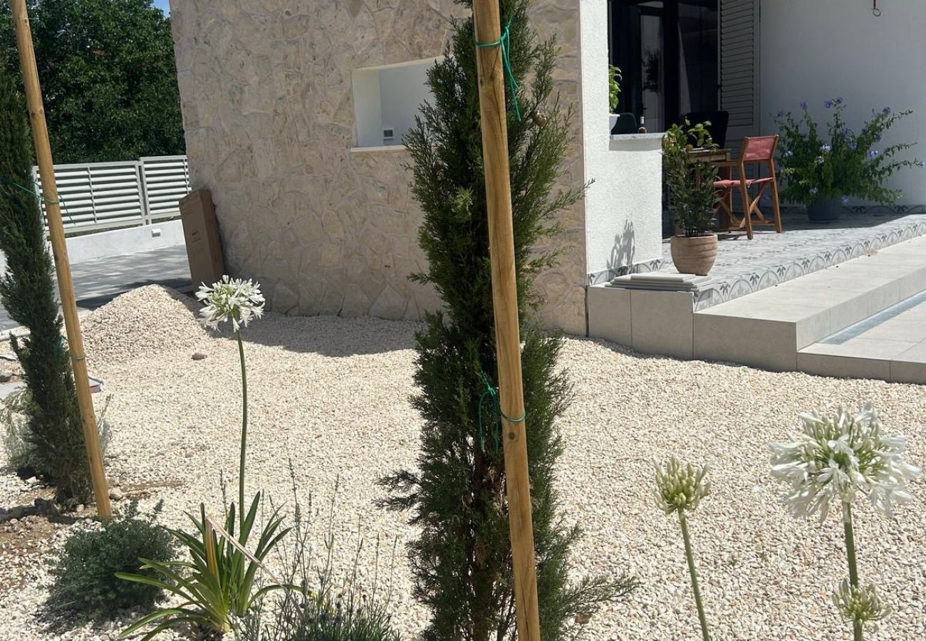 Villa in Bilice - Villa Marantik - Haus mit vier Schlafzimmern und Swimmingpool