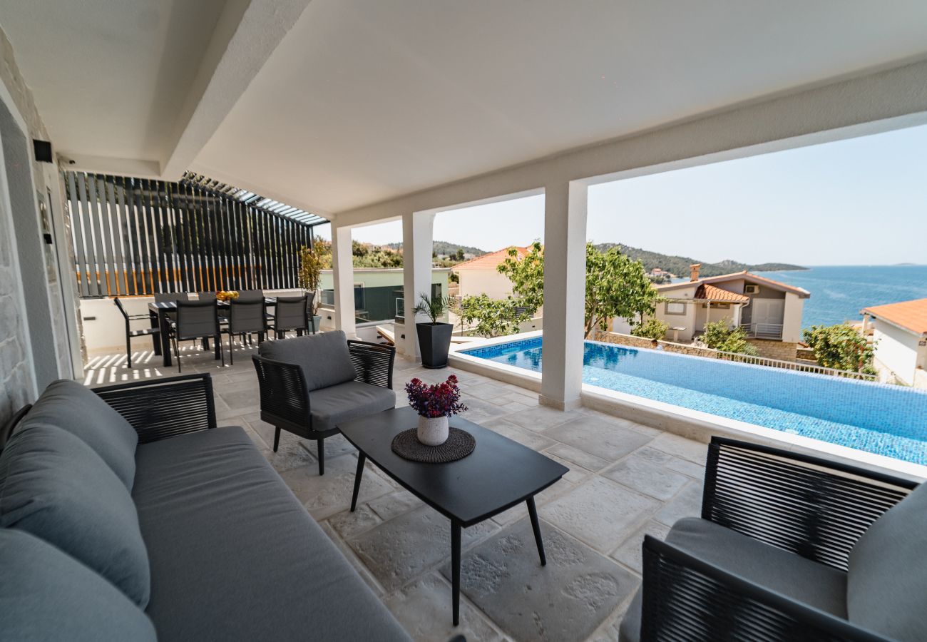 Villa in Ražanj - Villa Miracle - Haus mit drei Schlafzimmern und Swimmingpool