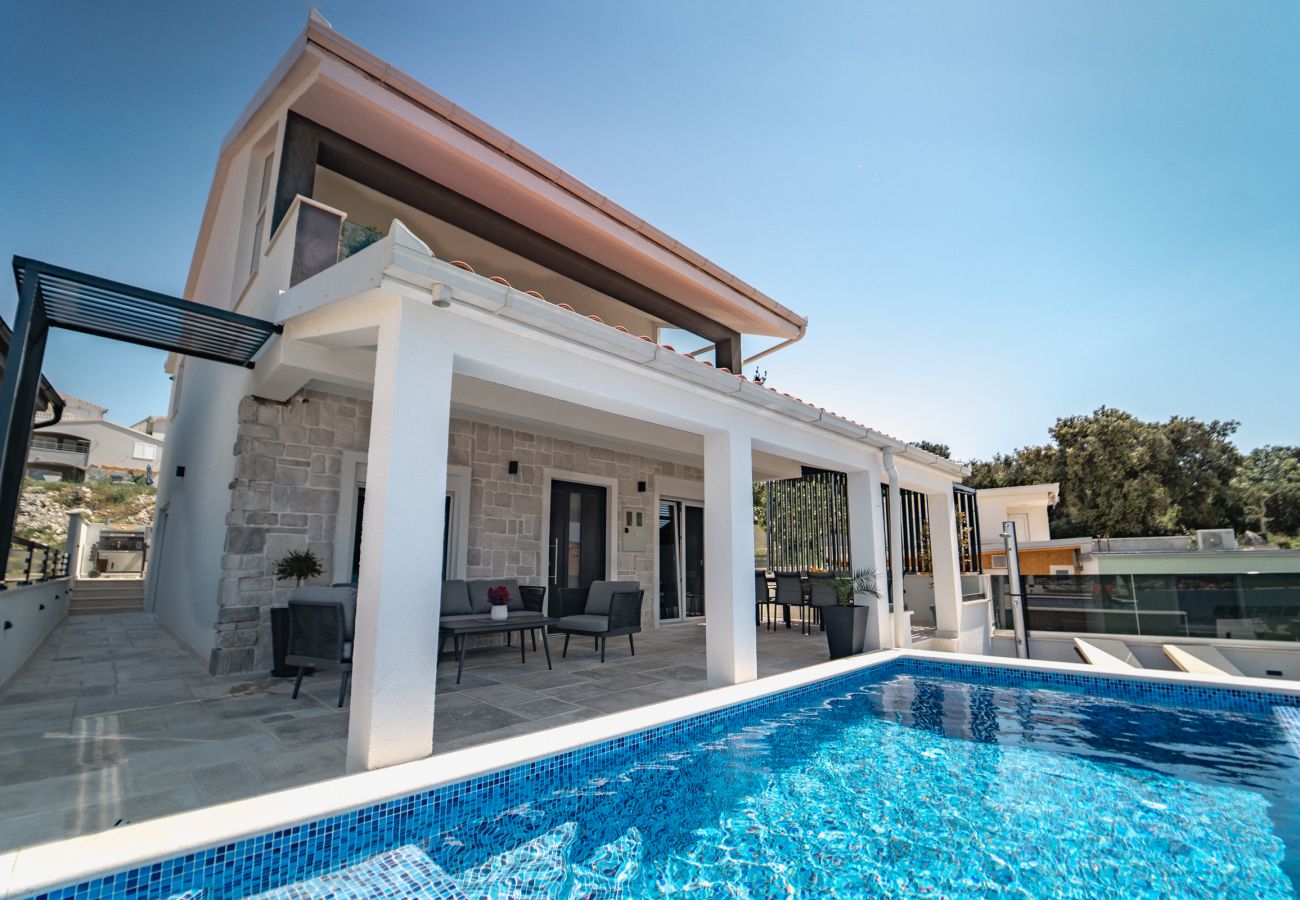 Villa in Ražanj - Villa Miracle - Haus mit drei Schlafzimmern und Swimmingpool