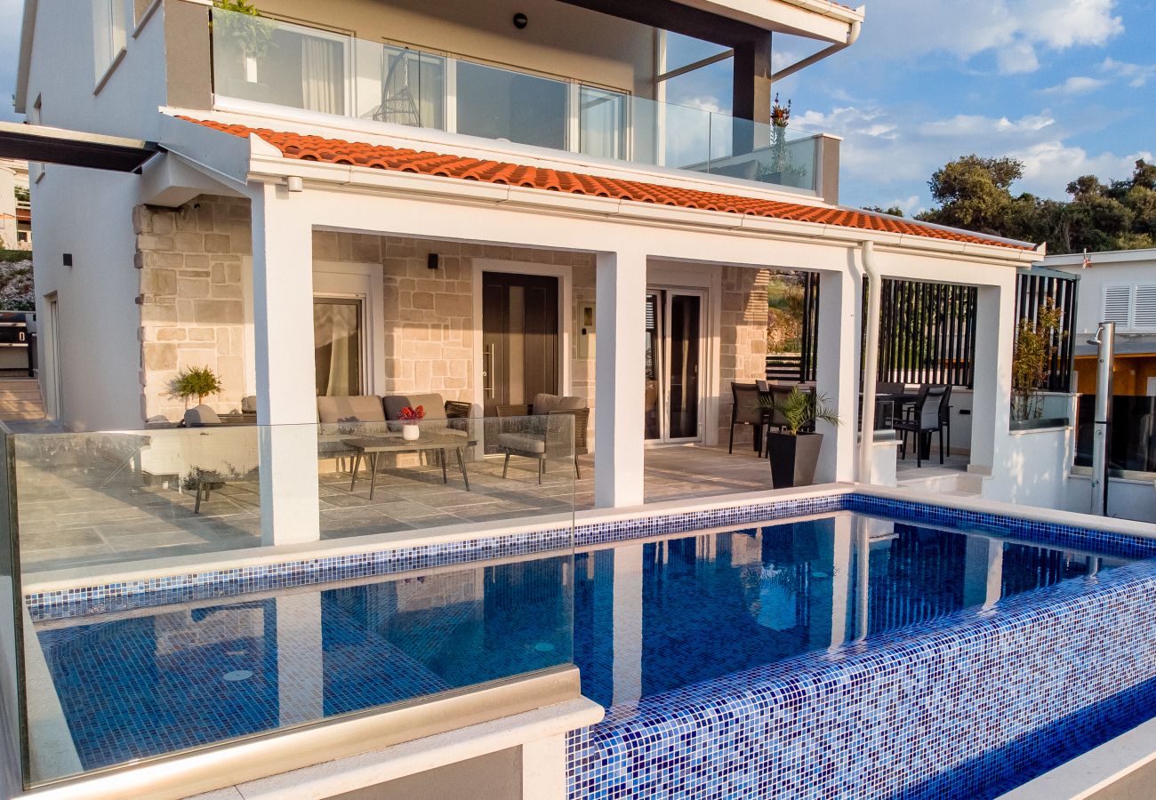 Villa in Ražanj - Villa Miracle - Haus mit drei Schlafzimmern und Swimmingpool