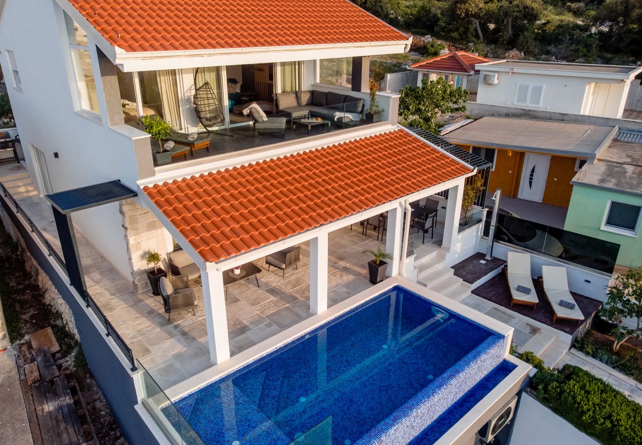 Villa in Ražanj - Villa Miracle - Haus mit drei Schlafzimmern und Swimmingpool