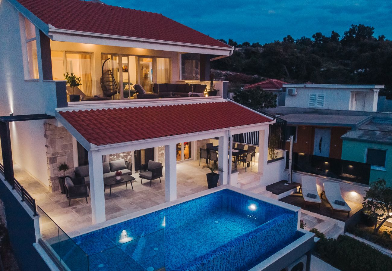 Villa in Ražanj - Villa Miracle - Haus mit drei Schlafzimmern und Swimmingpool