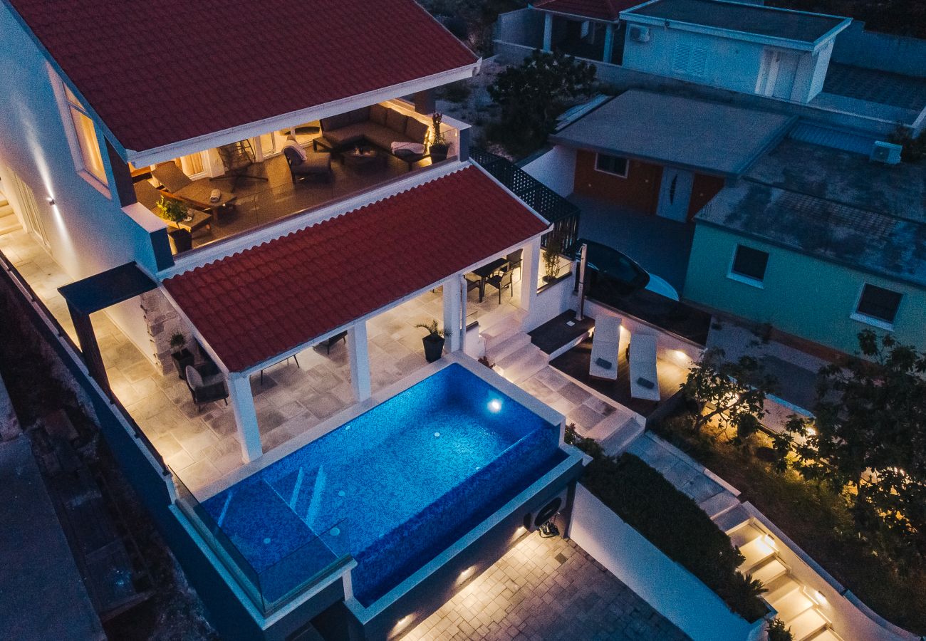 Villa in Ražanj - Villa Miracle - Haus mit drei Schlafzimmern und Swimmingpool