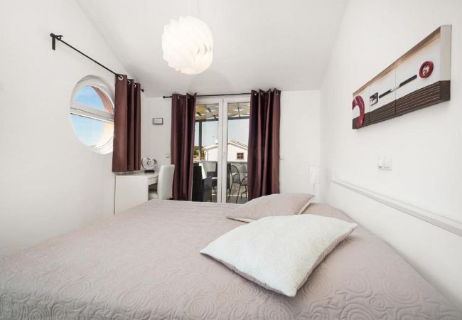 Ferienwohnung in Pakoštane - Bluemare - Ruby Ferienwohnung in Pakoštane - Bluemare - Ruby