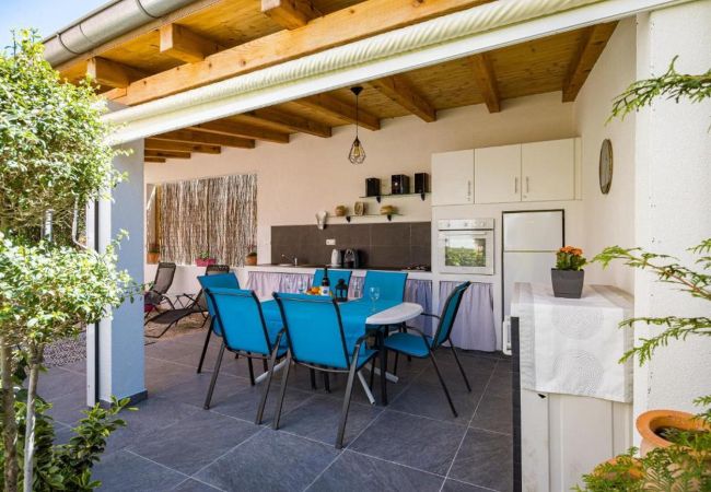 Ferienwohnung in Pakoštane - Bluemare - Ruby Ferienwohnung in Pakoštane - Bluemare - Ruby