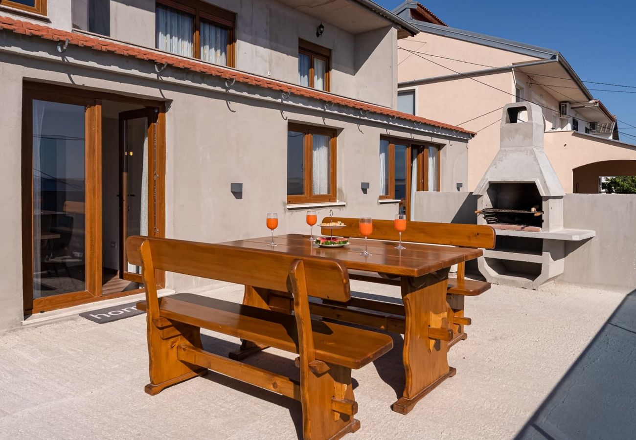 Ferienwohnung in Karlobag - Apartments Rina - Apartment mit einem Schlafzimmer und Meerblick A1