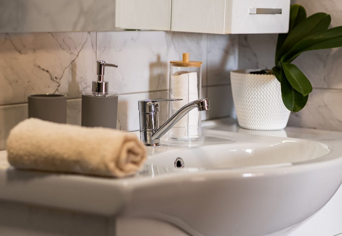 Ferienwohnung in Karlobag - Apartments Rina - Apartment mit einem Schlafzimmer und Meerblick A1