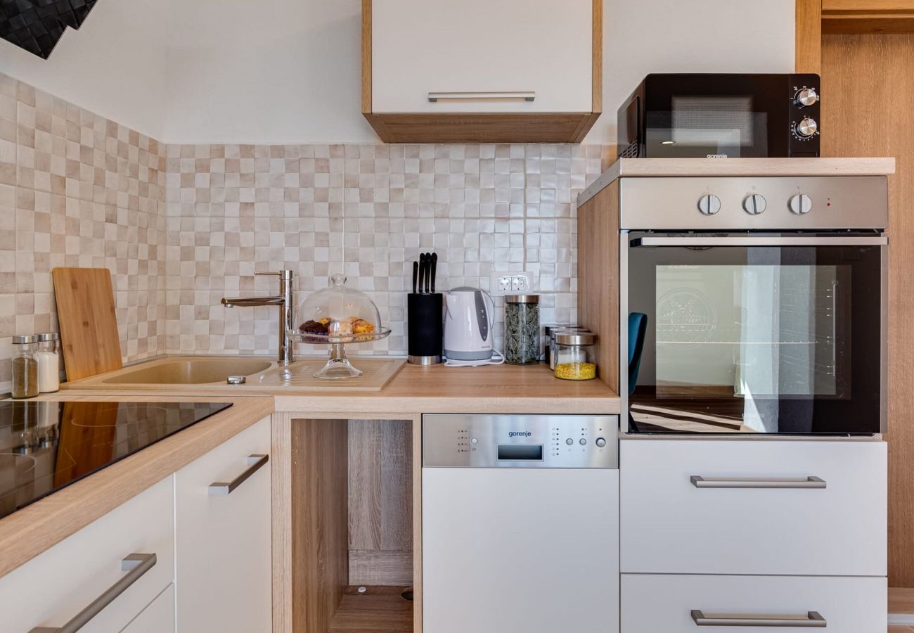 Ferienwohnung in Karlobag - Apartments Rina - Apartment mit einem Schlafzimmer und Meerblick A1
