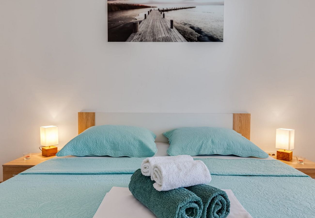 Ferienwohnung in Karlobag - Apartments Rina - Apartment mit einem Schlafzimmer und Meerblick A1