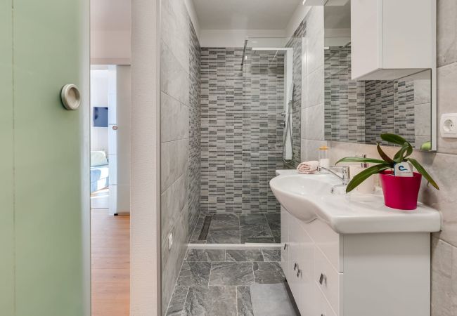 Ferienwohnung in Karlobag - Apartments Rina - Apartment mit einem Schlafzimmer und Meerblick A2 Ferienwohnung in Karlobag - Apartments Rina - Apartment mit einem Schlafzimmer und Meerblick A2