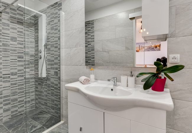 Ferienwohnung in Karlobag - Apartments Rina - Apartment mit einem Schlafzimmer und Meerblick A2 Ferienwohnung in Karlobag - Apartments Rina - Apartment mit einem Schlafzimmer und Meerblick A2