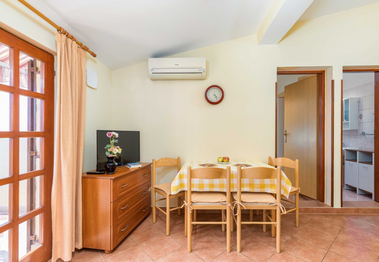 Ferienwohnung in Fažana - Wohnung in Fažana in Strandnähe