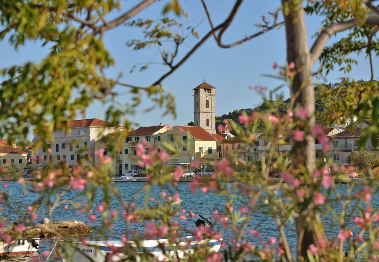 Ferienwohnung in Tisno - Apartments Kaina Tisno - Meerblick (gelb)