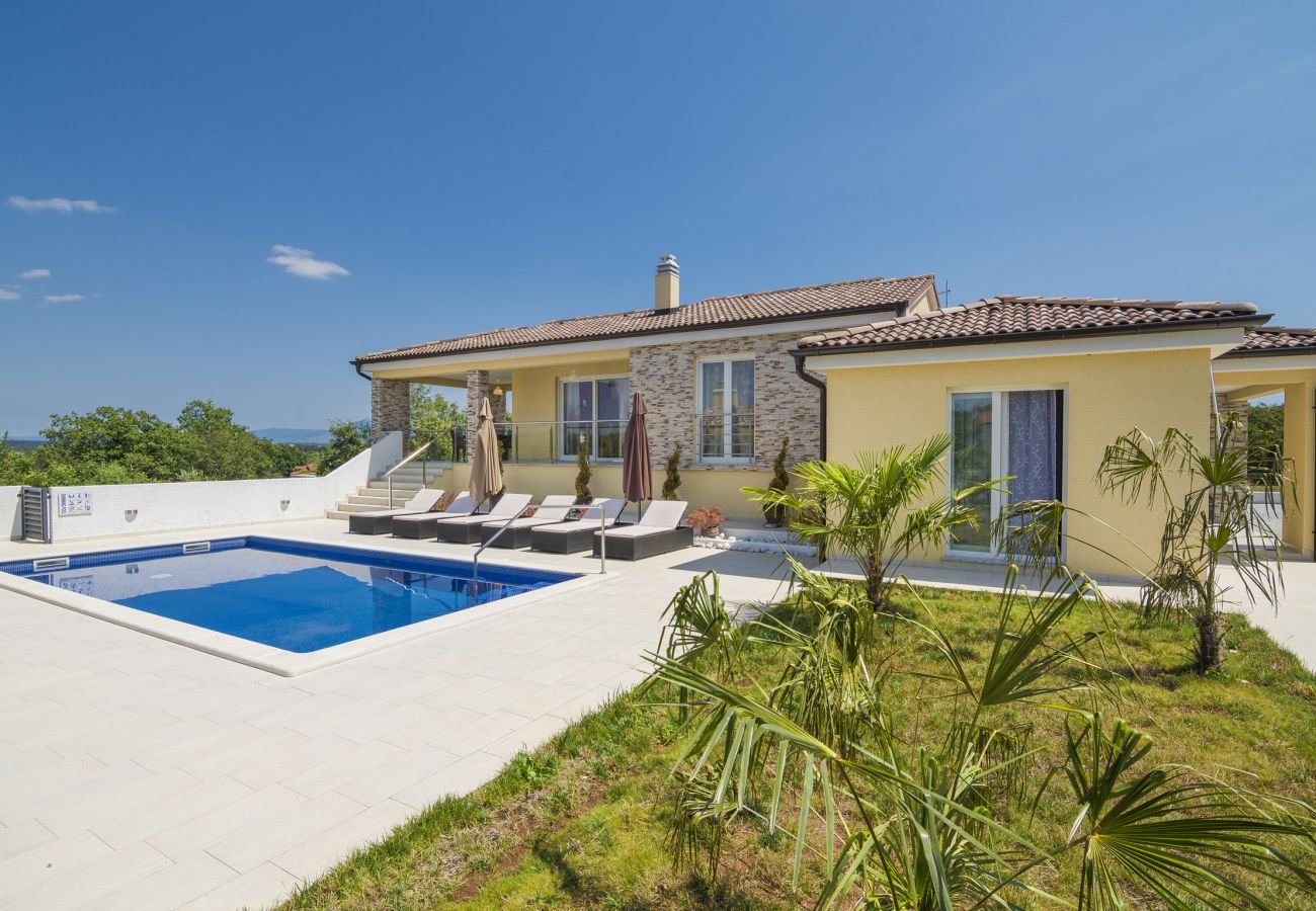 Villa in Kapelica - Wunderschönes Villa Lands mit privatem Pool