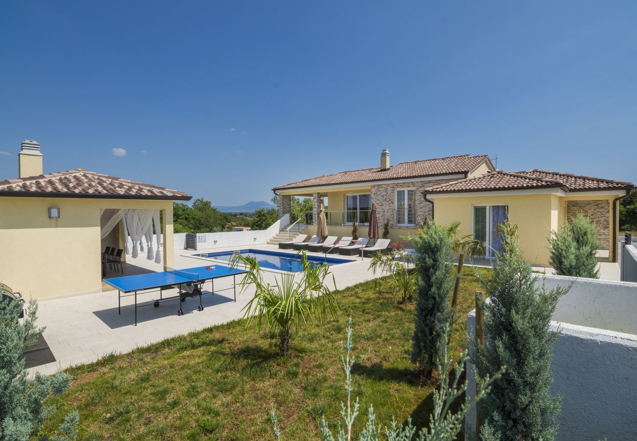 Villa in Kapelica - Wunderschönes Villa Lands mit privatem Pool