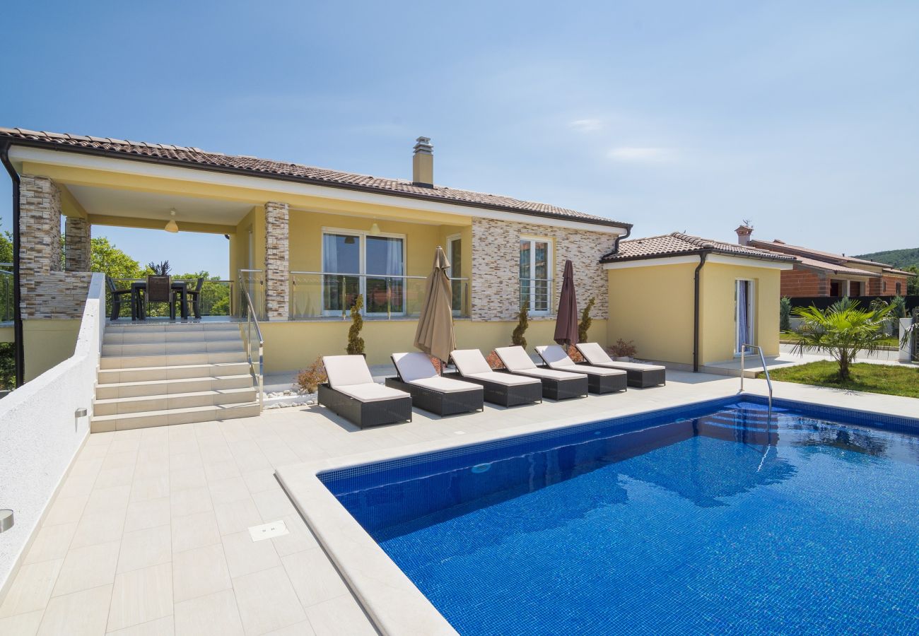 Villa in Kapelica - Wunderschönes Villa Lands mit privatem Pool