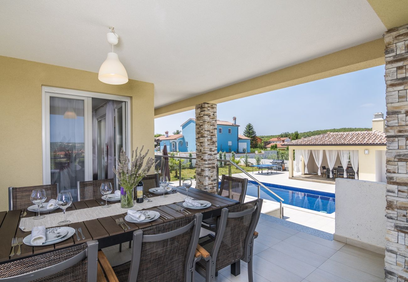 Villa in Kapelica - Wunderschönes Villa Lands mit privatem Pool