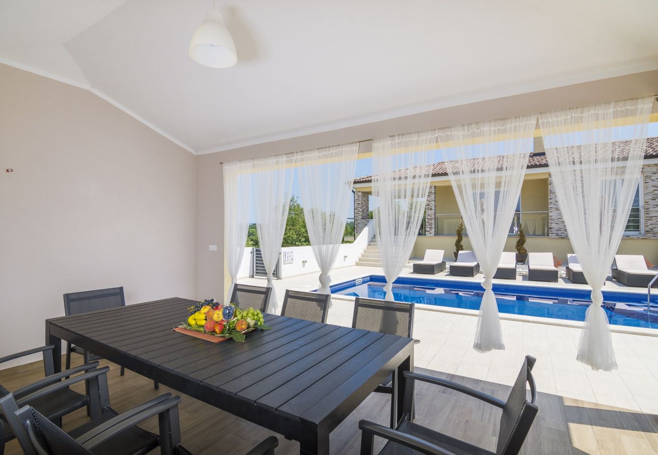 Villa in Kapelica - Wunderschönes Villa Lands mit privatem Pool