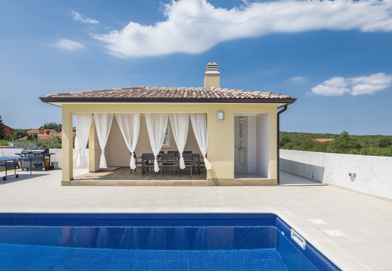 Villa in Kapelica - Wunderschönes Villa Lands mit privatem Pool