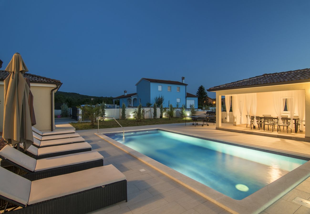 Villa in Kapelica - Wunderschönes Villa Lands mit privatem Pool
