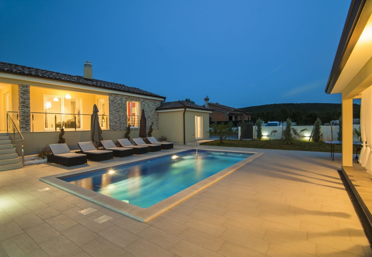 Villa in Kapelica - Wunderschönes Villa Lands mit privatem Pool
