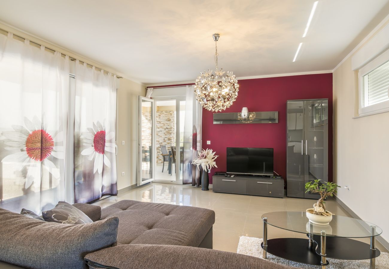 Villa in Kapelica - Wunderschönes Villa Lands mit privatem Pool
