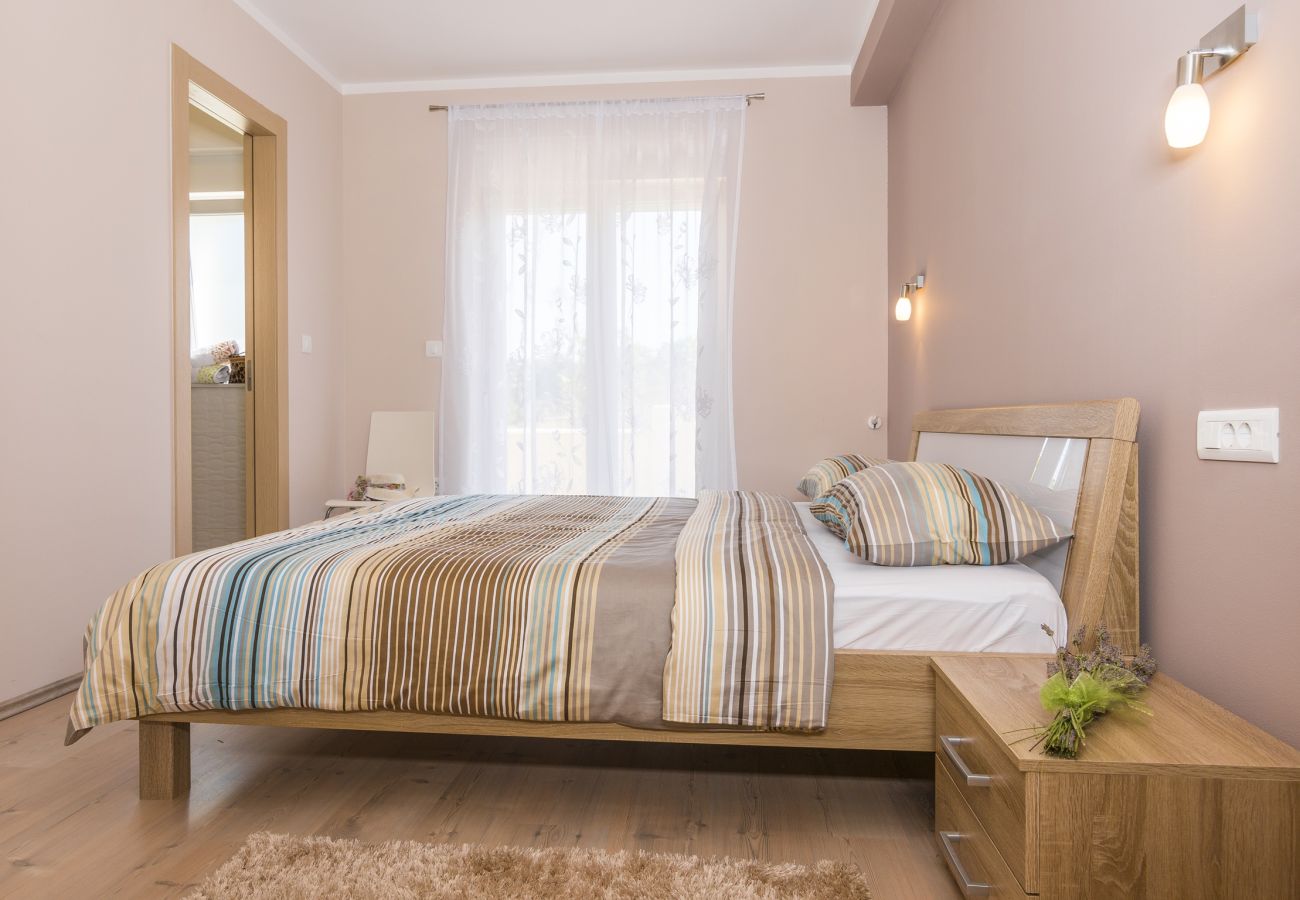 Villa in Kapelica - Wunderschönes Villa Lands mit privatem Pool
