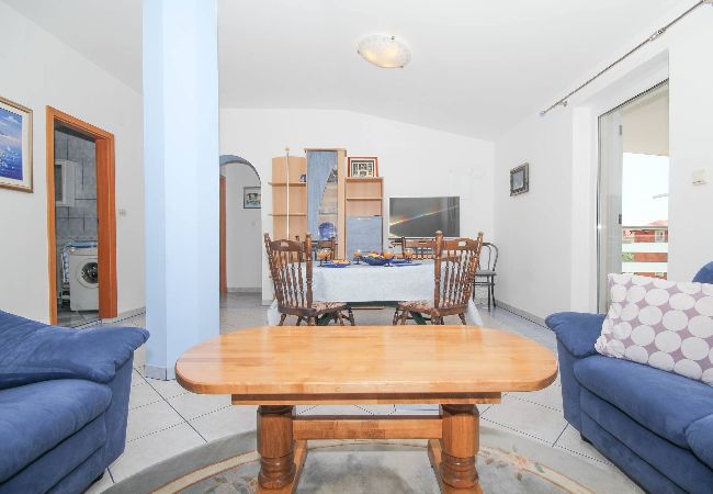 Ferienwohnung in Tribunj - Apartment Mara - Apartment mit zwei Schlafzimmern Ferienwohnung in Tribunj - Apartment Mara - Apartment mit zwei Schlafzimmern