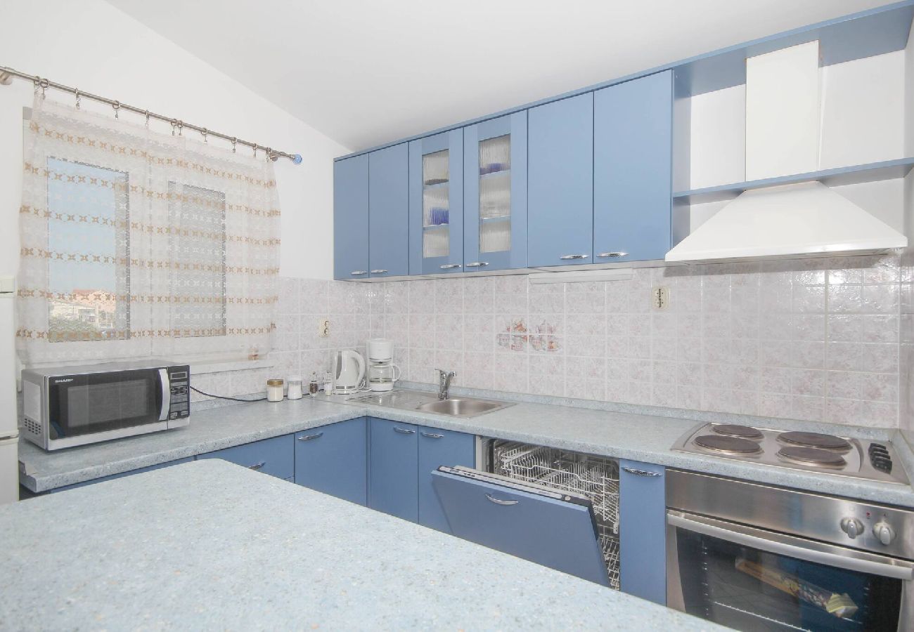 Ferienwohnung in Tribunj - Apartment Mara - Apartment mit zwei Schlafzimmern