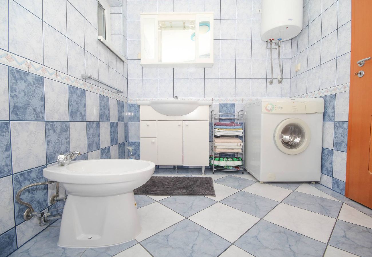 Ferienwohnung in Tribunj - Apartment Mara - Apartment mit zwei Schlafzimmern