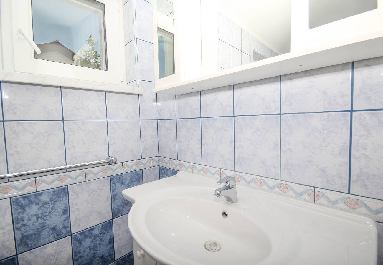 Ferienwohnung in Tribunj - Apartment Mara - Apartment mit zwei Schlafzimmern