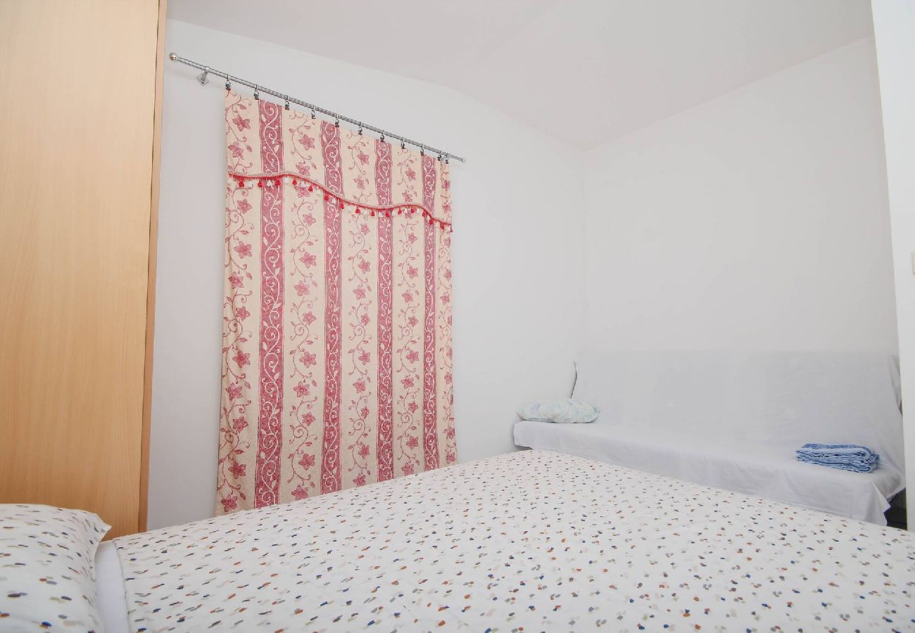 Ferienwohnung in Tribunj - Apartment Mara - Apartment mit zwei Schlafzimmern