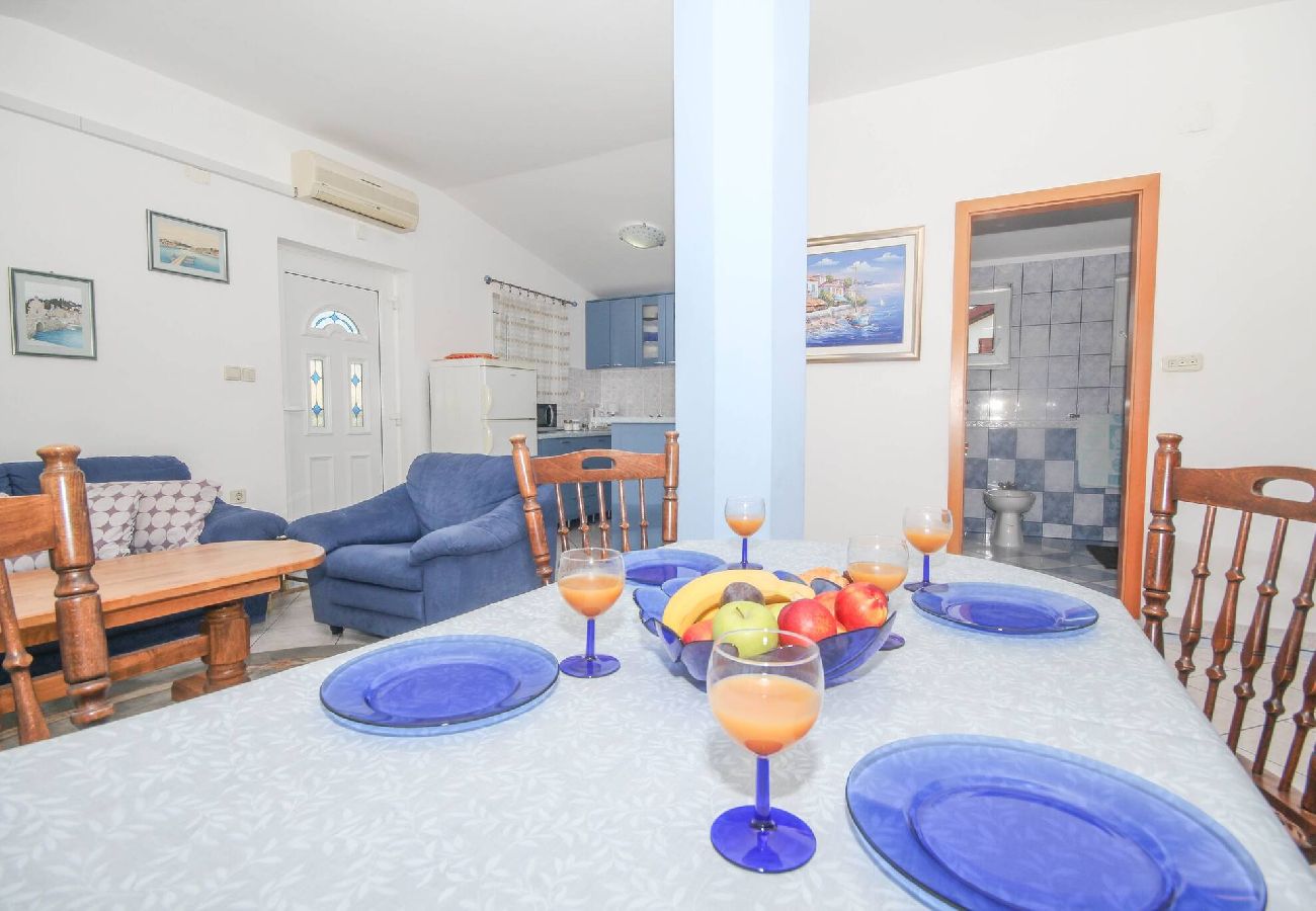 Ferienwohnung in Tribunj - Apartment Mara - Apartment mit zwei Schlafzimmern