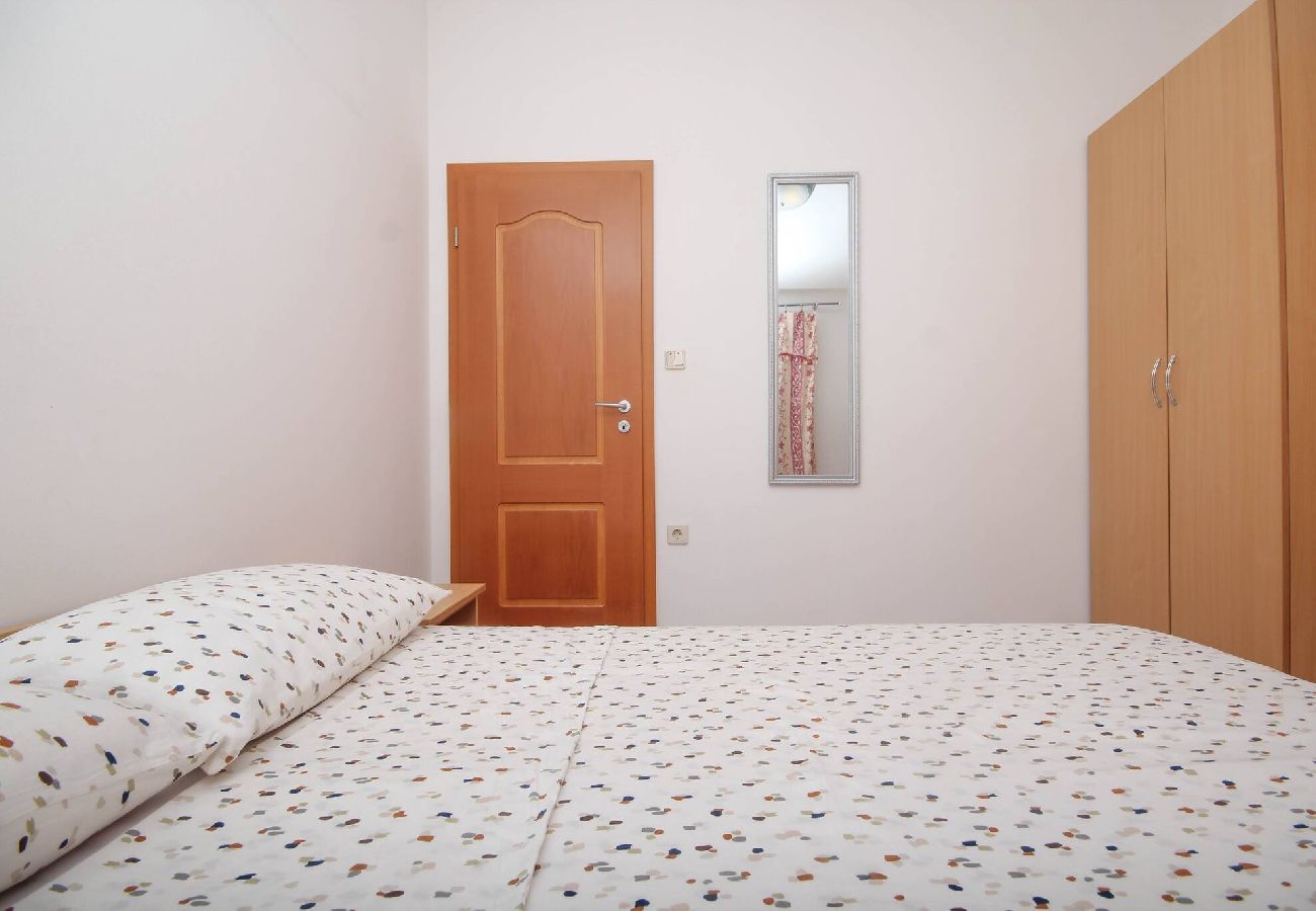 Ferienwohnung in Tribunj - Apartment Mara - Apartment mit zwei Schlafzimmern